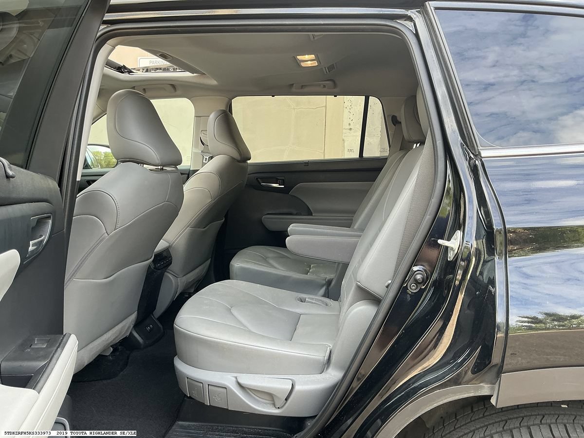 Used 2021 Toyota Highlander XLE AWD/4WD image 10