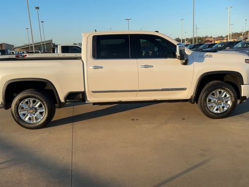 Used 2025 Chevrolet Silverado 2500 High Country w/ Technology Package image 8