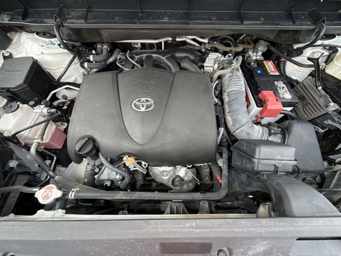 Certified 2021 Toyota Highlander XLE FWD image 18