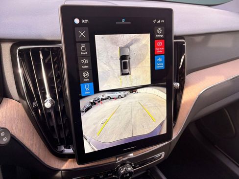 New 2026 Volvo XC60 B5 Plus w/ Climate Package image 31