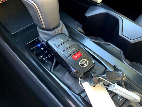 Used 2025 Toyota Camry SE FWD image 14