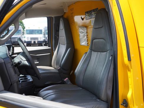 Used 2021 GMC Savana 3500 Extended w/ Power Convenience Package RWD image 26