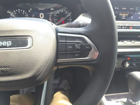 Used 2025 Jeep Compass Latitude w/ Altitude Special Edition AWD/4WD image 16