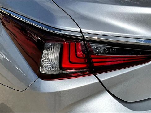 New 2025 Lexus ES 350 w/ Premium Package image 6