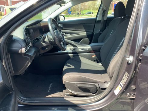Used 2023 Hyundai Elantra SEL w/ Convenience Package image 11