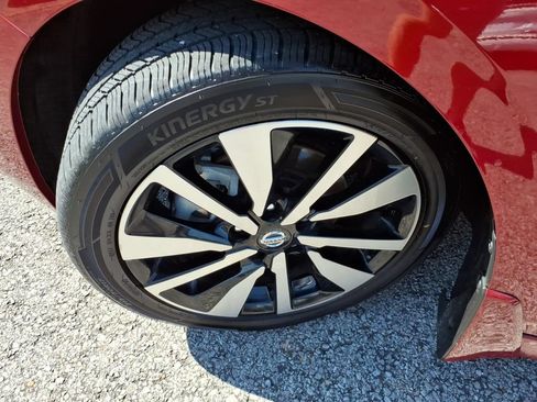 Certified 2022 Nissan Sentra SV w/ SV Premium Package FWD image 23