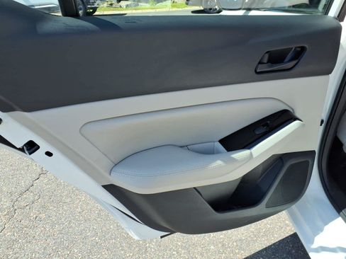 Certified 2023 Nissan Altima 2.5 SV w/ SV Premium Package FWD image 12