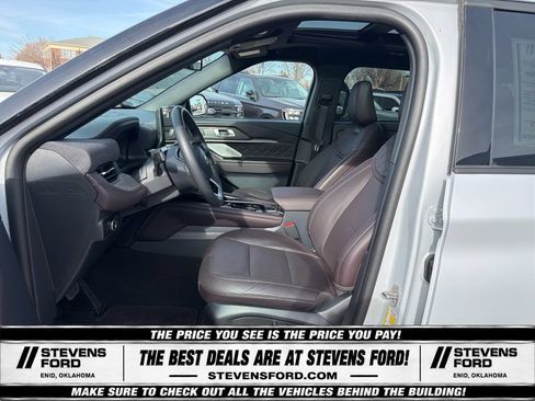 Used 2025 Ford Explorer Platinum w/ LUX Leather Package AWD/4WD image 15