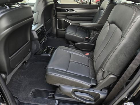 New 2026 Jeep Grand Wagoneer L Limited AWD/4WD image 19