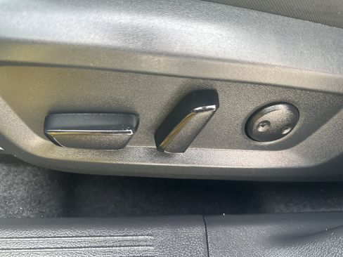 Used 2025 Nissan Rogue SV FWD image 20