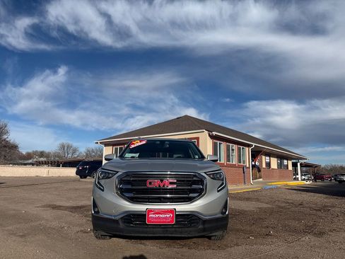 Used 2019 GMC Terrain SLT w/ Preferred Package image 2