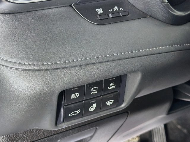 Used 2021 Toyota Highlander Platinum AWD/4WD image 10