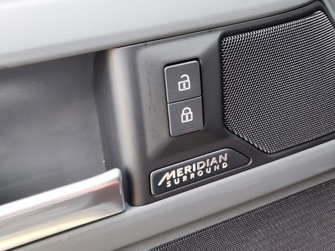 New 2026 Land Rover Defender 110 X-Dynamic SE AWD/4WD image 18