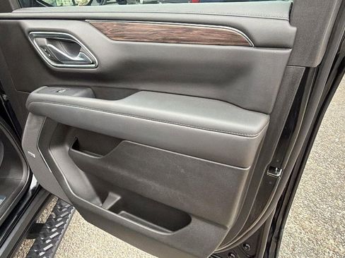 Certified 2024 Chevrolet Suburban Z71 w/ Luxury Package AWD/4WD image 16