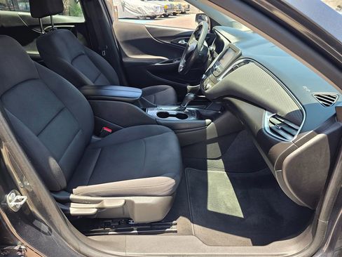 Used 2018 Chevrolet Malibu Hybrid FWD image 13