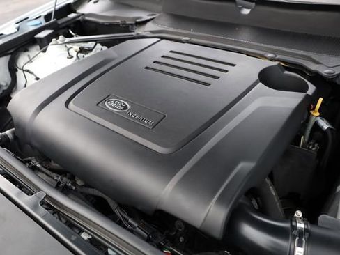 Used 2023 Land Rover Discovery S R-Dynamic image 9