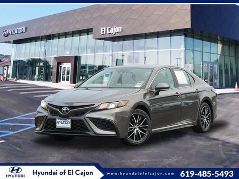 Used 2024 Toyota Camry SE image 1