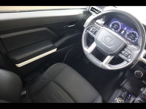 Used 2024 Toyota Tacoma TRD Off-Road AWD/4WD image 17