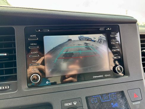 Used 2019 Toyota Sienna XLE Premium FWD image 36
