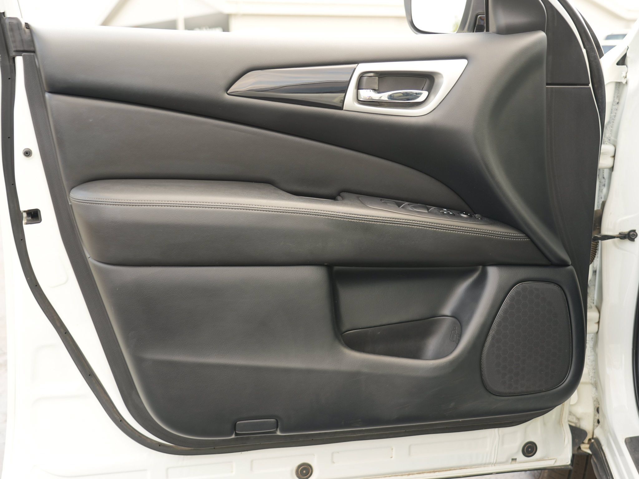 Used 2020 Nissan Pathfinder S AWD/4WD image 15