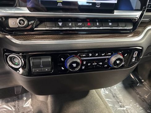 Used 2025 Chevrolet Silverado 2500 LT w/ Convenience Package AWD/4WD image 14