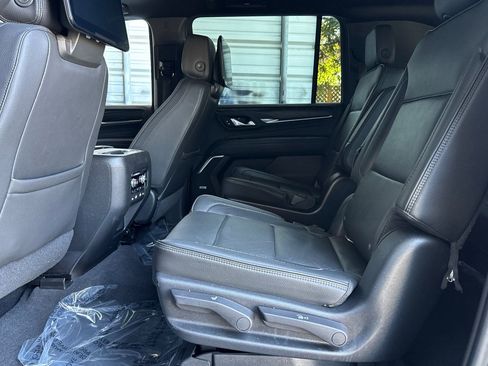 Used 2021 GMC Yukon XL Denali w/ Denali Premium Package RWD image 12