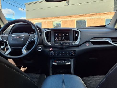 Used 2024 GMC Terrain SLE image 8