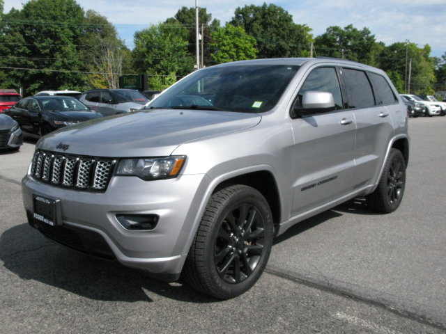 Used 2020 Jeep Grand Cherokee Altitude AWD/4WD image 10