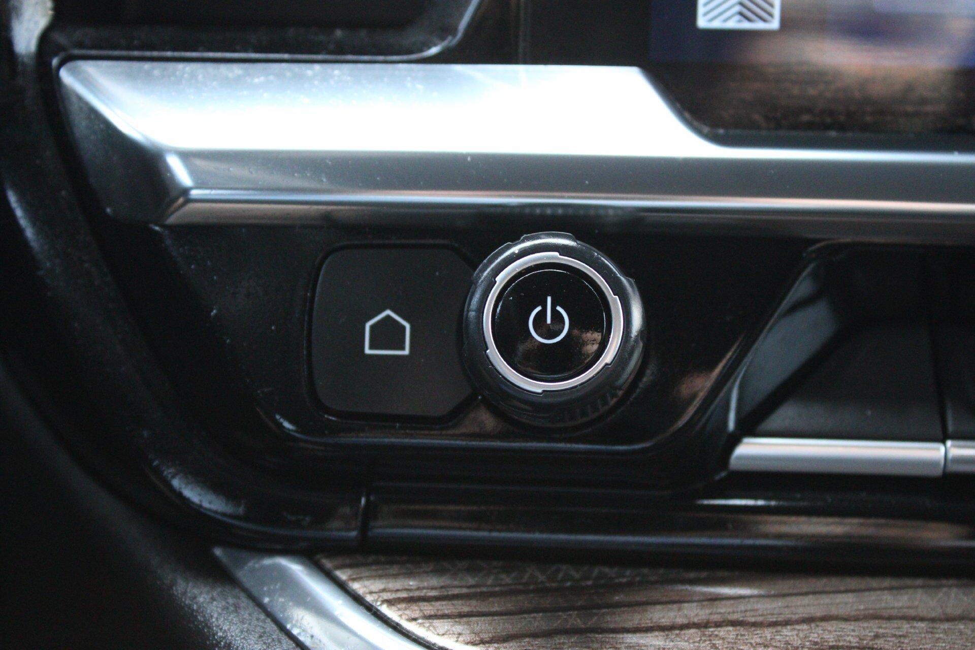 Used 2024 Chevrolet Silverado 1500 LT AWD/4WD image 38