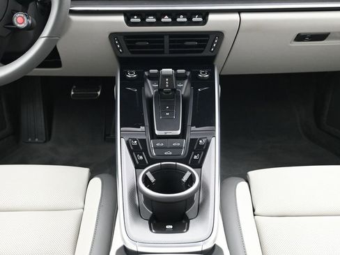 Used 2025 Porsche 911 Carrera image 8