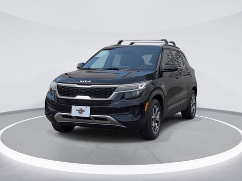 Used 2023 Kia Seltos EX AWD/4WD image 3