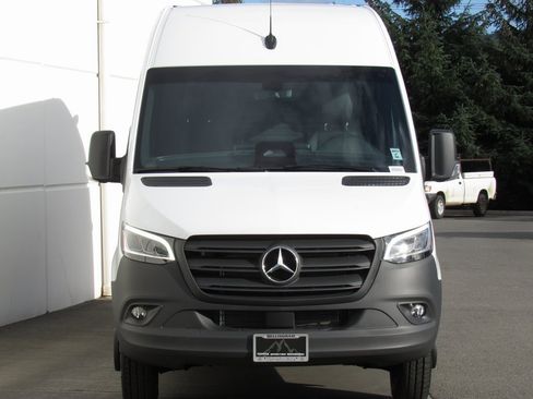 New 2025 Mercedes-Benz Sprinter 4500 image 3