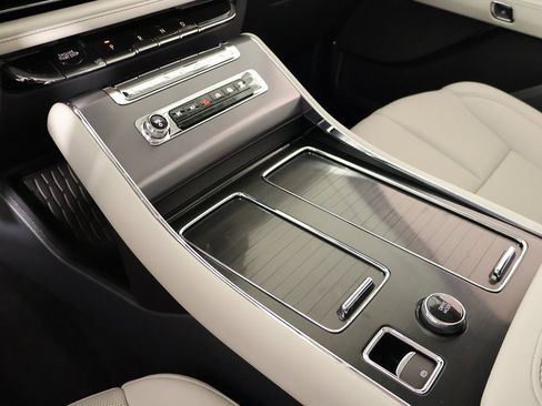 New 2026 Lincoln Aviator Premiere image 8