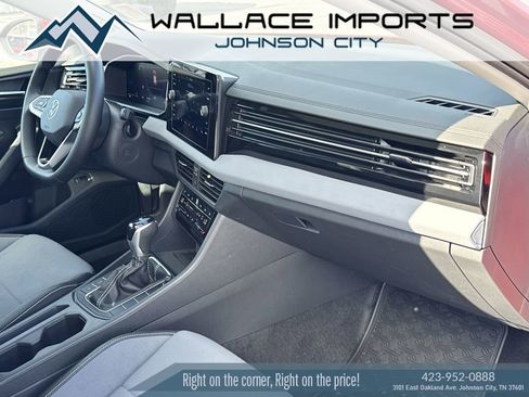 Used 2025 Volkswagen Jetta SE FWD image 37