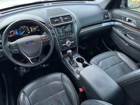 Used 2018 Ford Explorer Limited w/ Equipment Group 301A AWD/4WD image 14