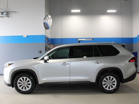 Used 2024 Toyota Grand Highlander AWD image 10