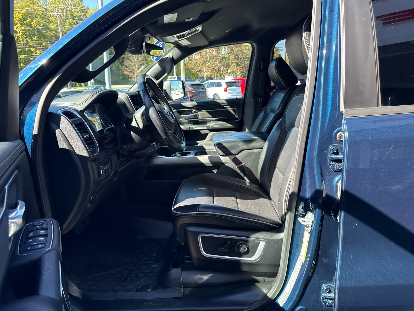Used 2023 RAM 1500 Laramie AWD/4WD image 15