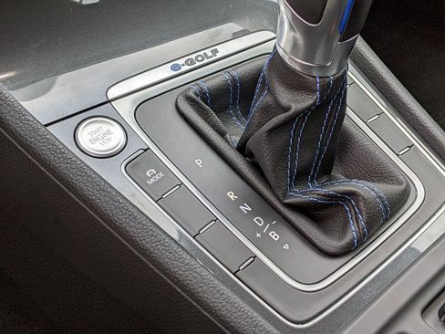 Used 2019 Volkswagen e-Golf SE w/ Driver Assistance Package image 19