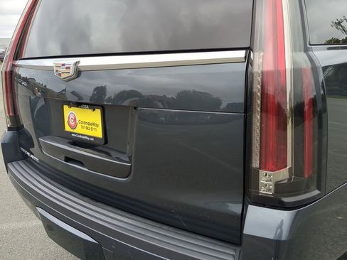 Used 2019 Cadillac Escalade Luxury image 22