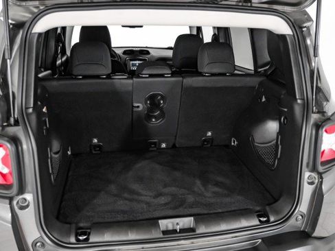 Used 2019 Jeep Renegade Latitude w/ Popular Equipment Group image 48