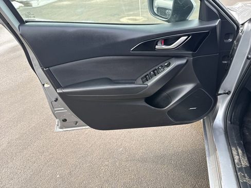 Used 2016 MAZDA MAZDA3 i Touring w/ Popular Equipment Package image 23