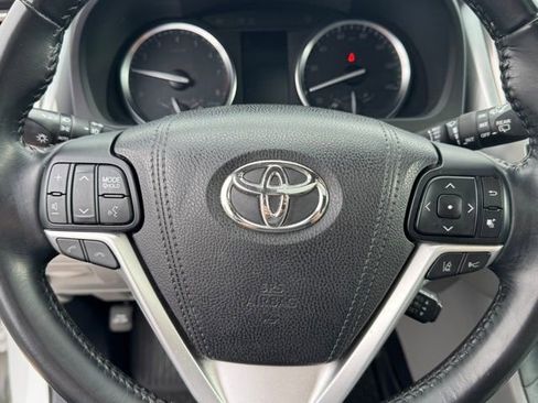 Used 2017 Toyota Highlander XLE image 23