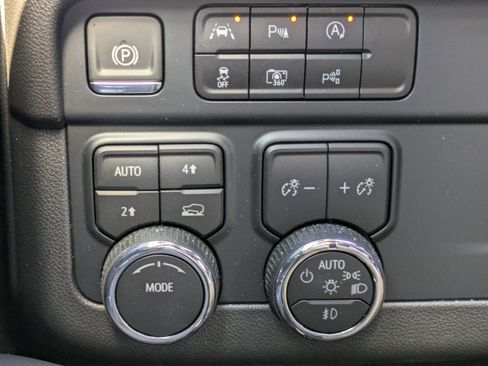 Used 2025 Chevrolet Tahoe Premier image 22