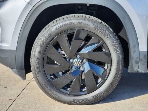 New 2024 Volkswagen Atlas SE image 7