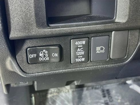 Used 2019 Toyota Tacoma TRD Off-Road w/ Technology Package AWD/4WD image 12