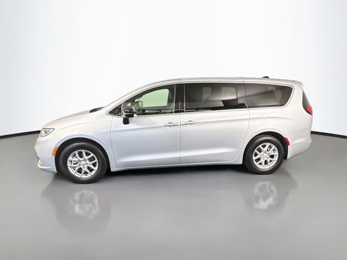 Used 2026 Chrysler Pacifica Select FWD image 6