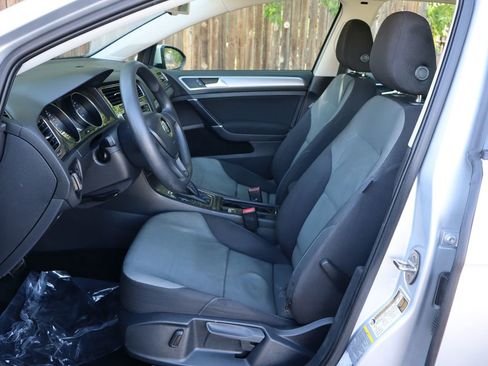 Used 2015 Volkswagen e-Golf Limited Edition FWD image 19