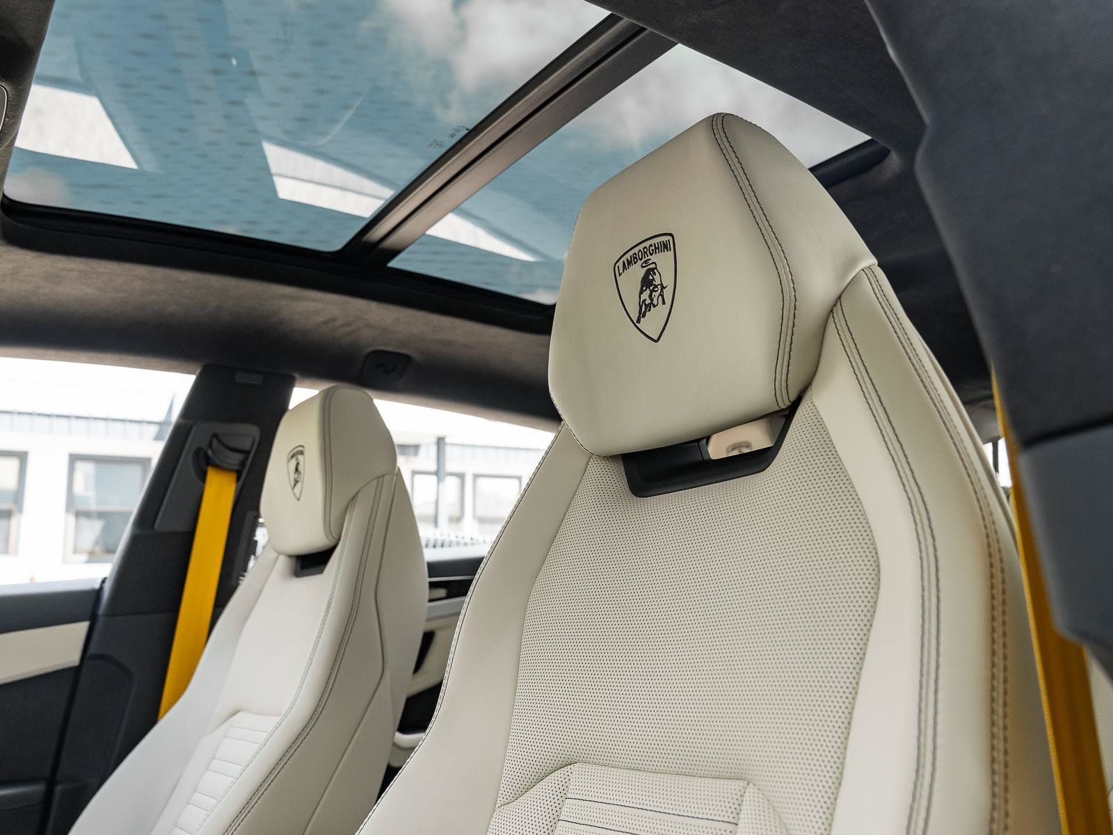 Used 2025 Lamborghini Urus SE AWD/4WD image 14