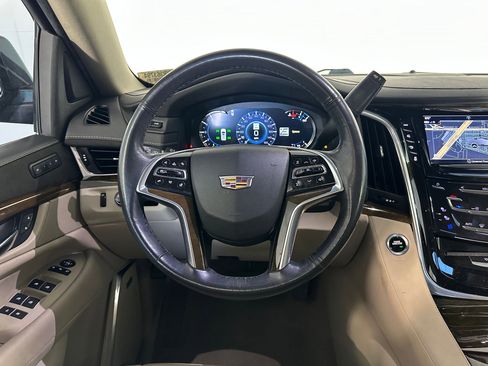 Used 2019 Cadillac Escalade Luxury image 4