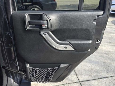 Used 2017 Jeep Wrangler Unlimited Sahara w/ Connectivity Group image 30